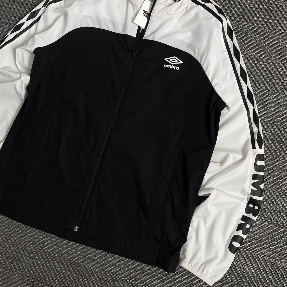 엄브로 멀티로고 빅로고 트랙 우븐 바람막이 o 3388 상품이미지2