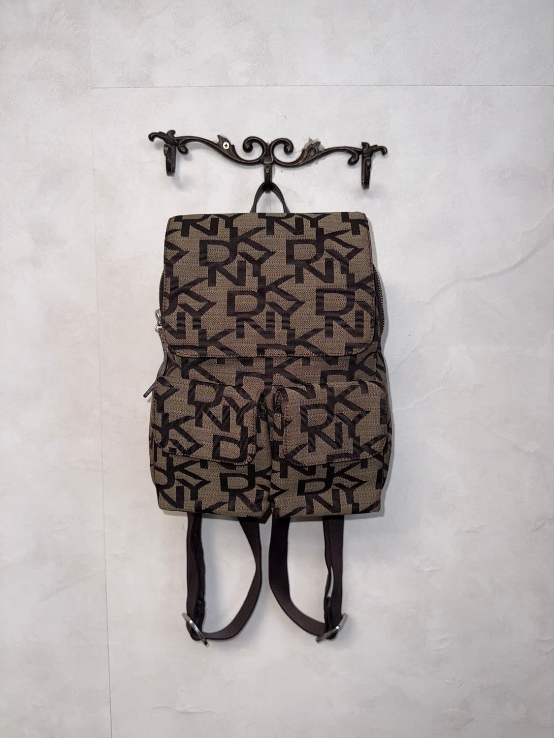 DKNY brown logo multi pocket backpack  상품이미지1