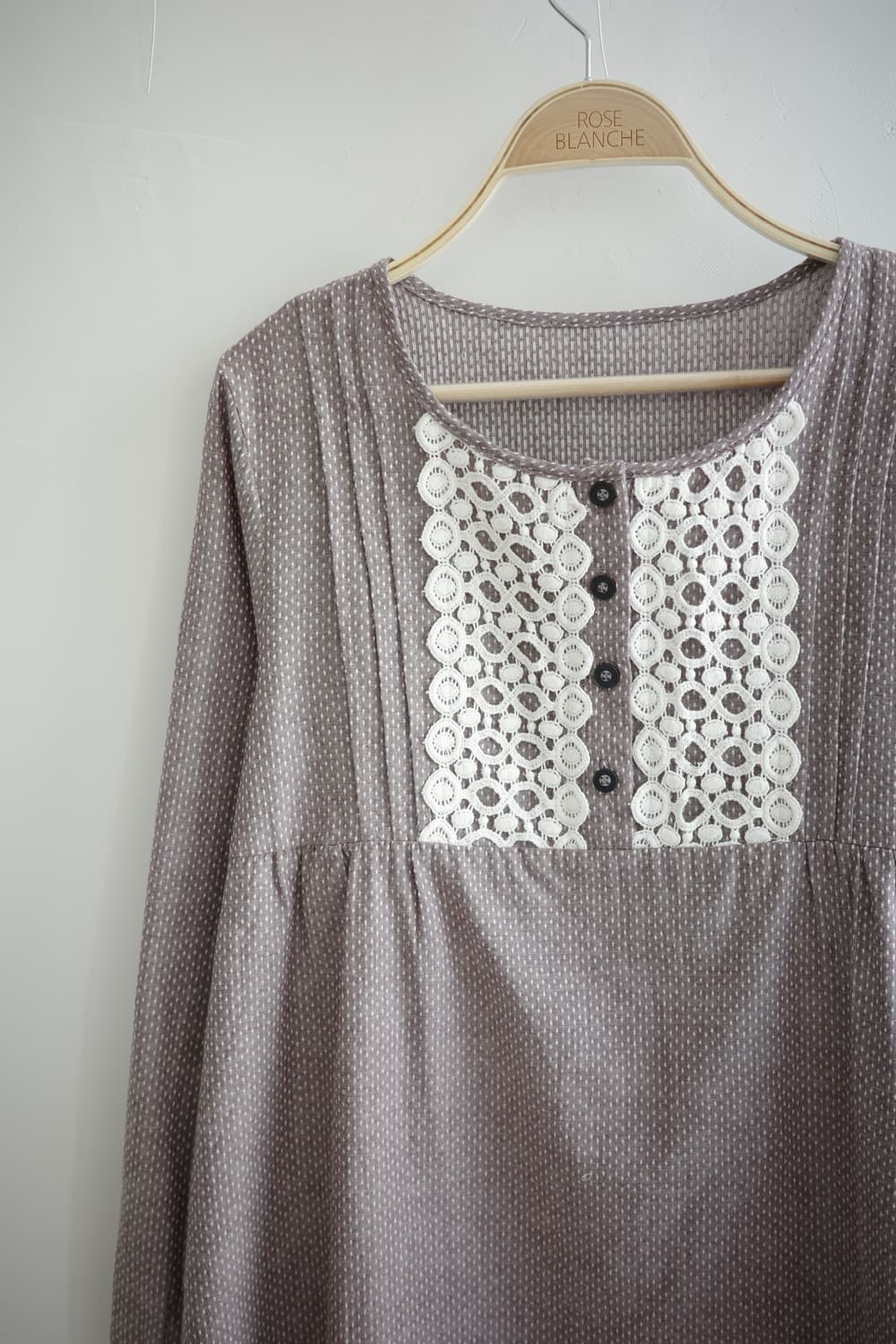  연브라운 작은 도트 핀턱 원피스 상품이미지3