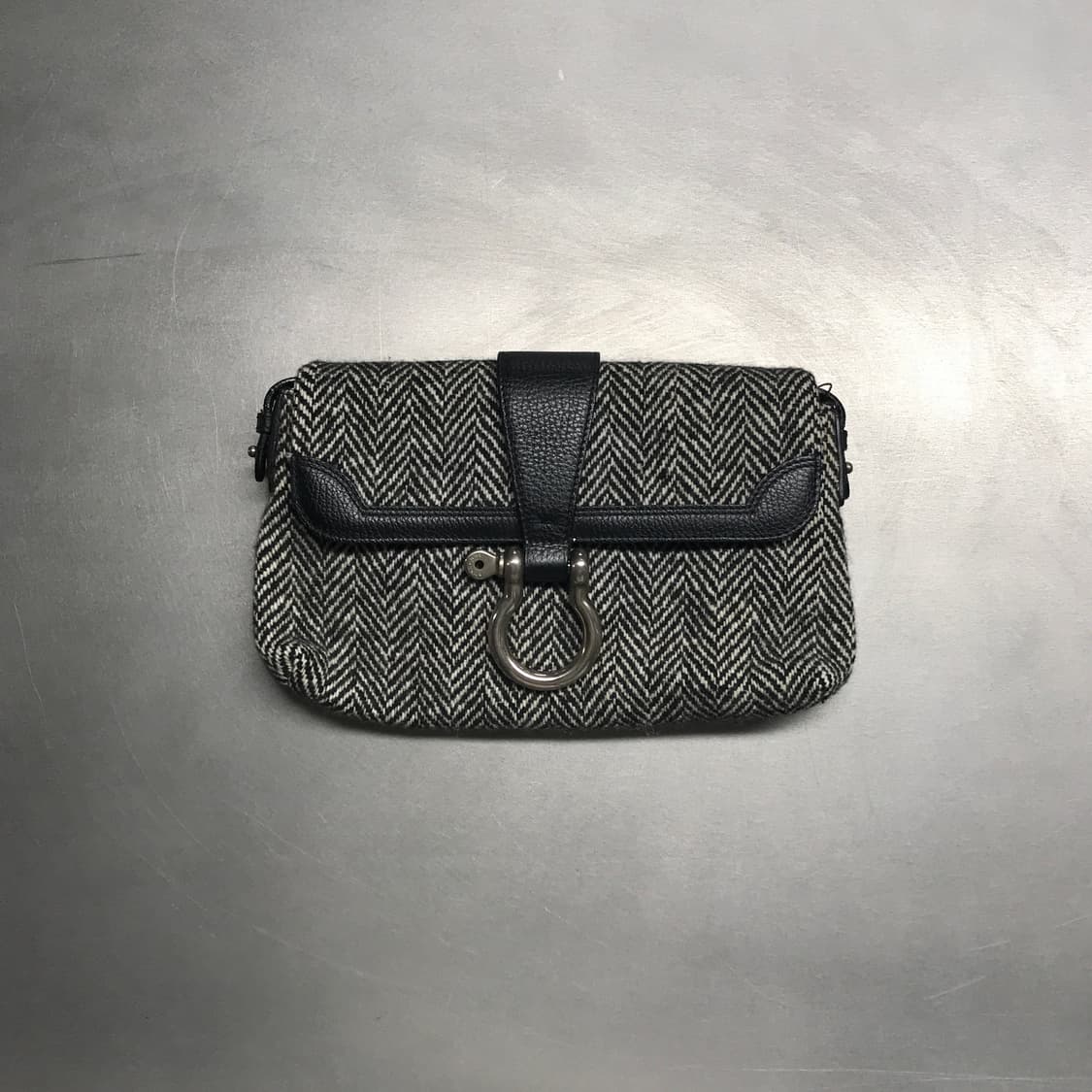 버버리 헤링본 바게트 숄더백 상품이미지1