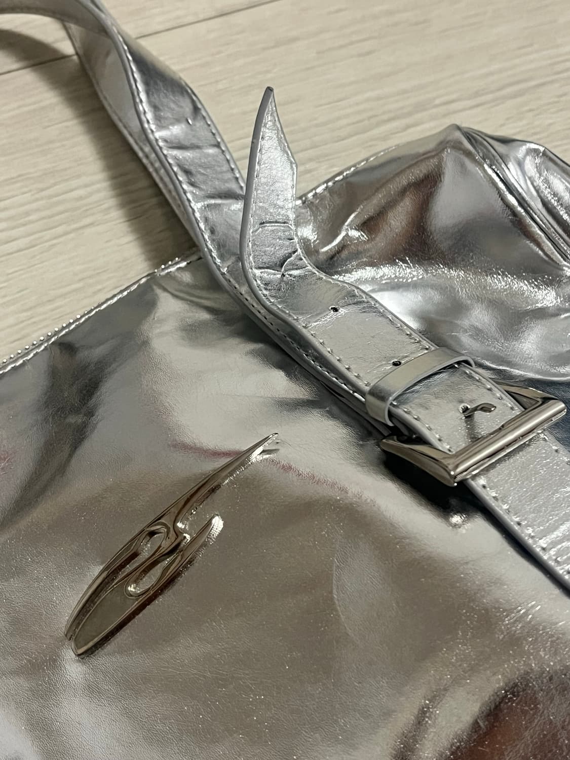 와이이이엘 PLAQUE BELT TOTE BAG 상품이미지3