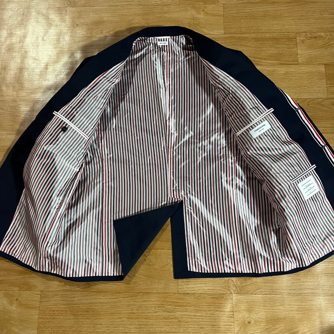 [110] 톰브라운 24ss 금장자켓 상품이미지9