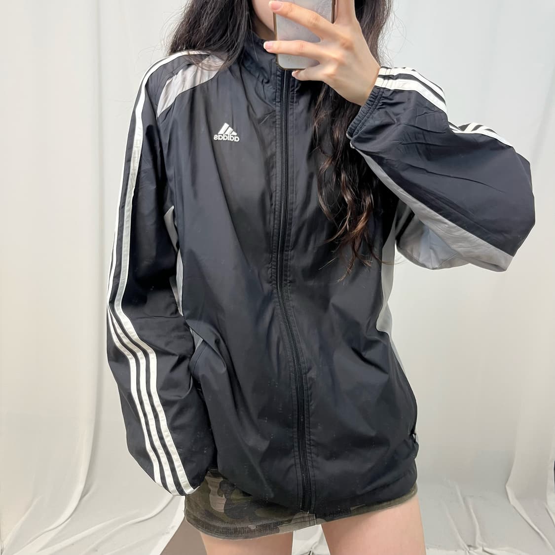 Adidas black grey windbreaker 상품이미지3