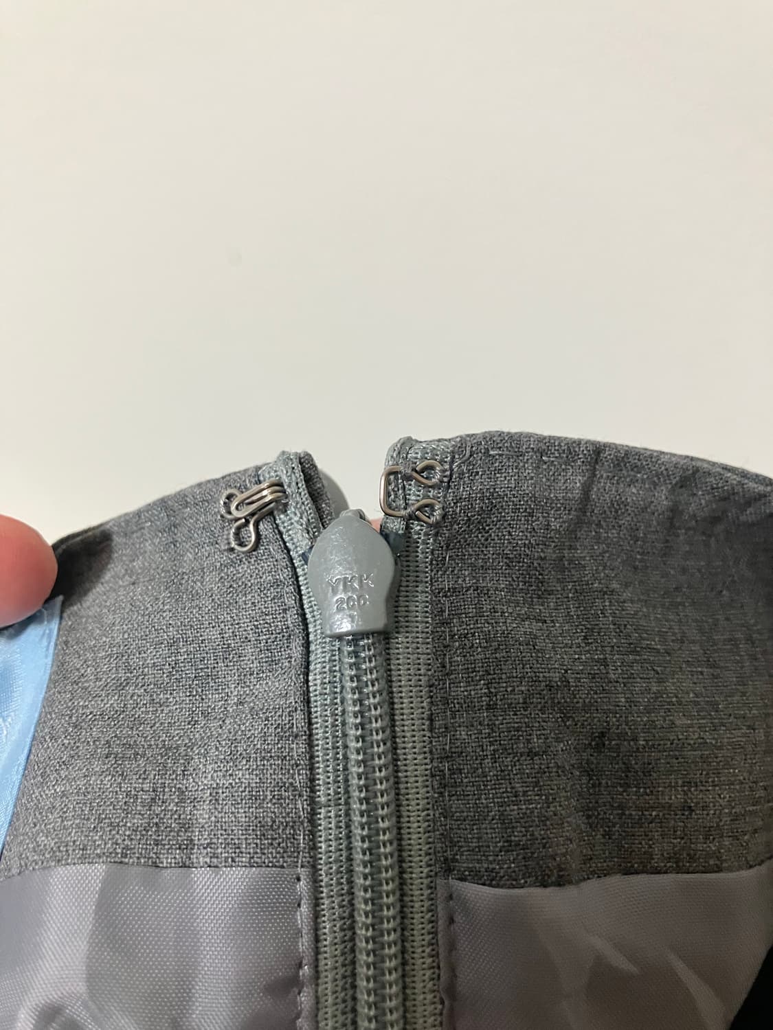 더수트컴퍼니 H라인 미디스커트 긱시크룩 상품이미지7