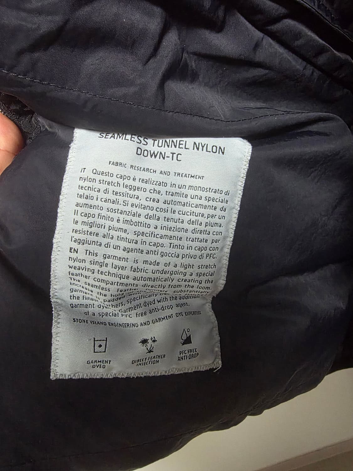 스톤아일랜드 심리스 터널  블랙 패딩 점퍼 자켓 xl 24년 상품이미지3