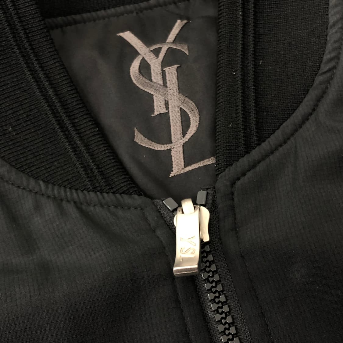 XL 입생로랑 폴리쉘 테크니컬 블랙 봄버자켓 상품이미지6