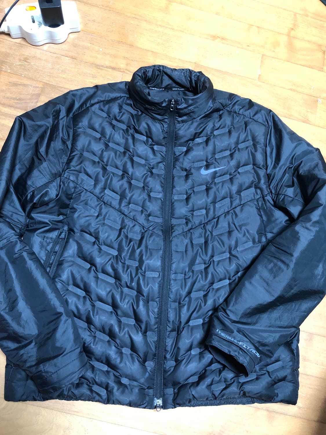 나이키 써마핏 에어로로프트 상품이미지1