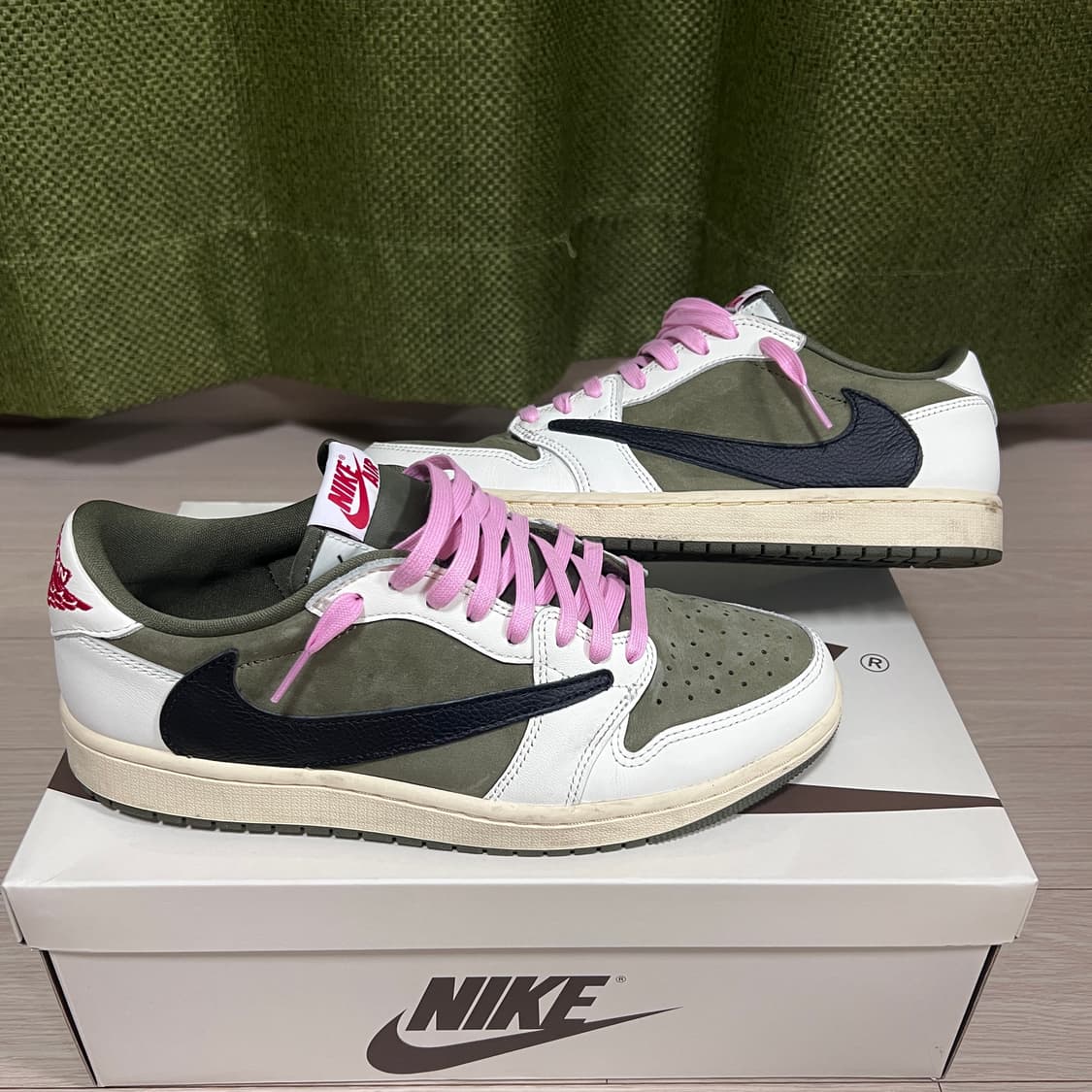 조던 1 x 트래비스 스캇 레트로 로우 OG SP 리버스 올리브 상품이미지1