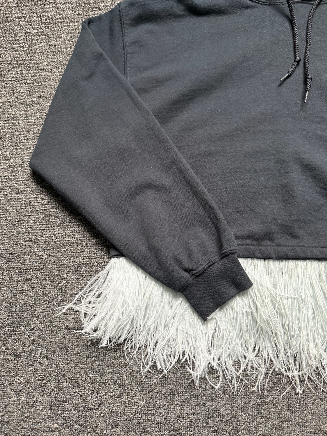 오프닝 세레모니 깃털 후드티 상품이미지2