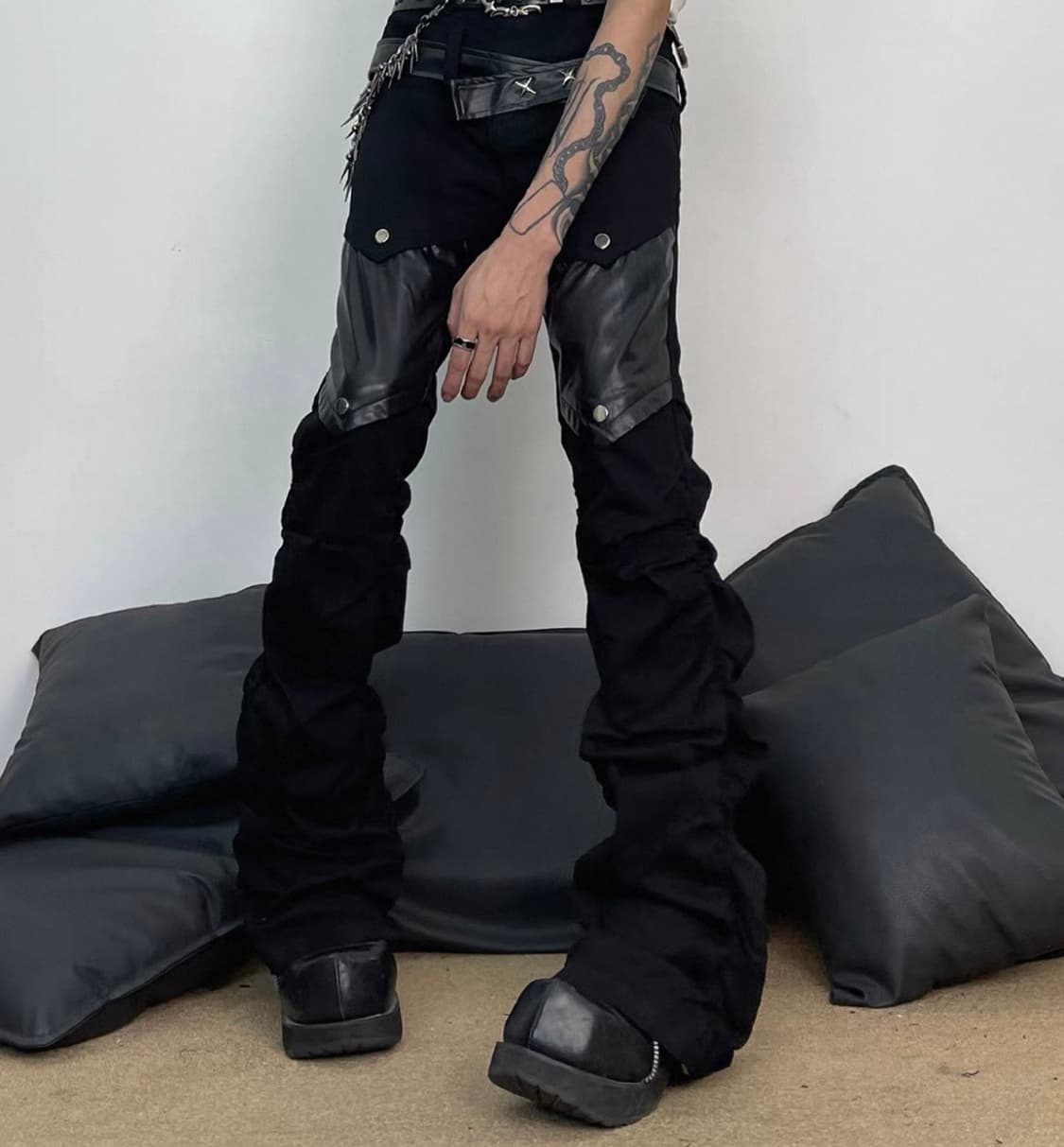 leather patch flared jeans 상품이미지2