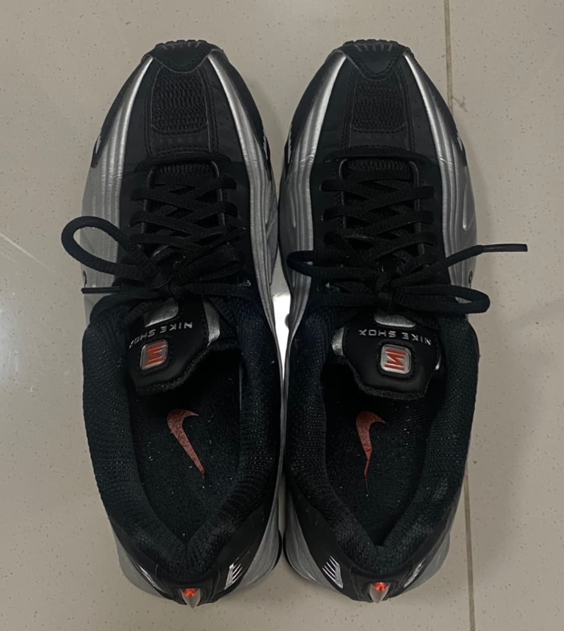 나이키 샥스 R4 메탈릭 실버 레드 255사이즈 상품이미지1