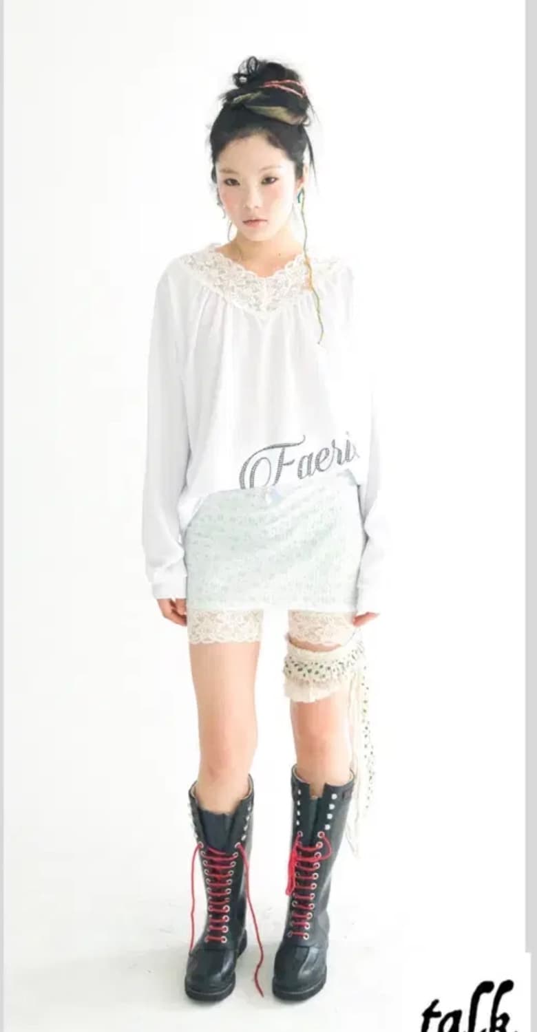 샵페어리 lace v neck shirring top 새상품 상품이미지1