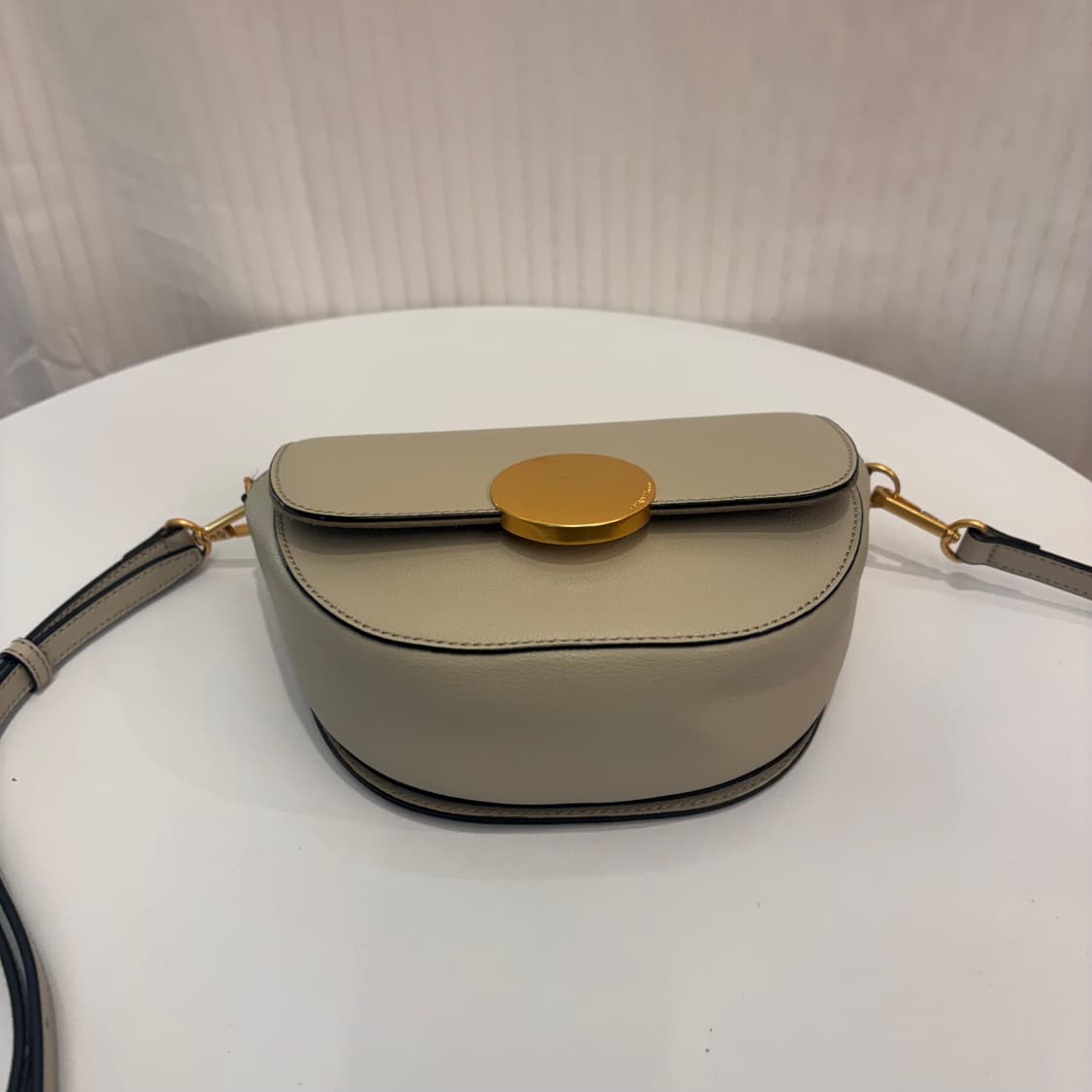 정품 오야니 로티새들 크로스백     상품이미지7