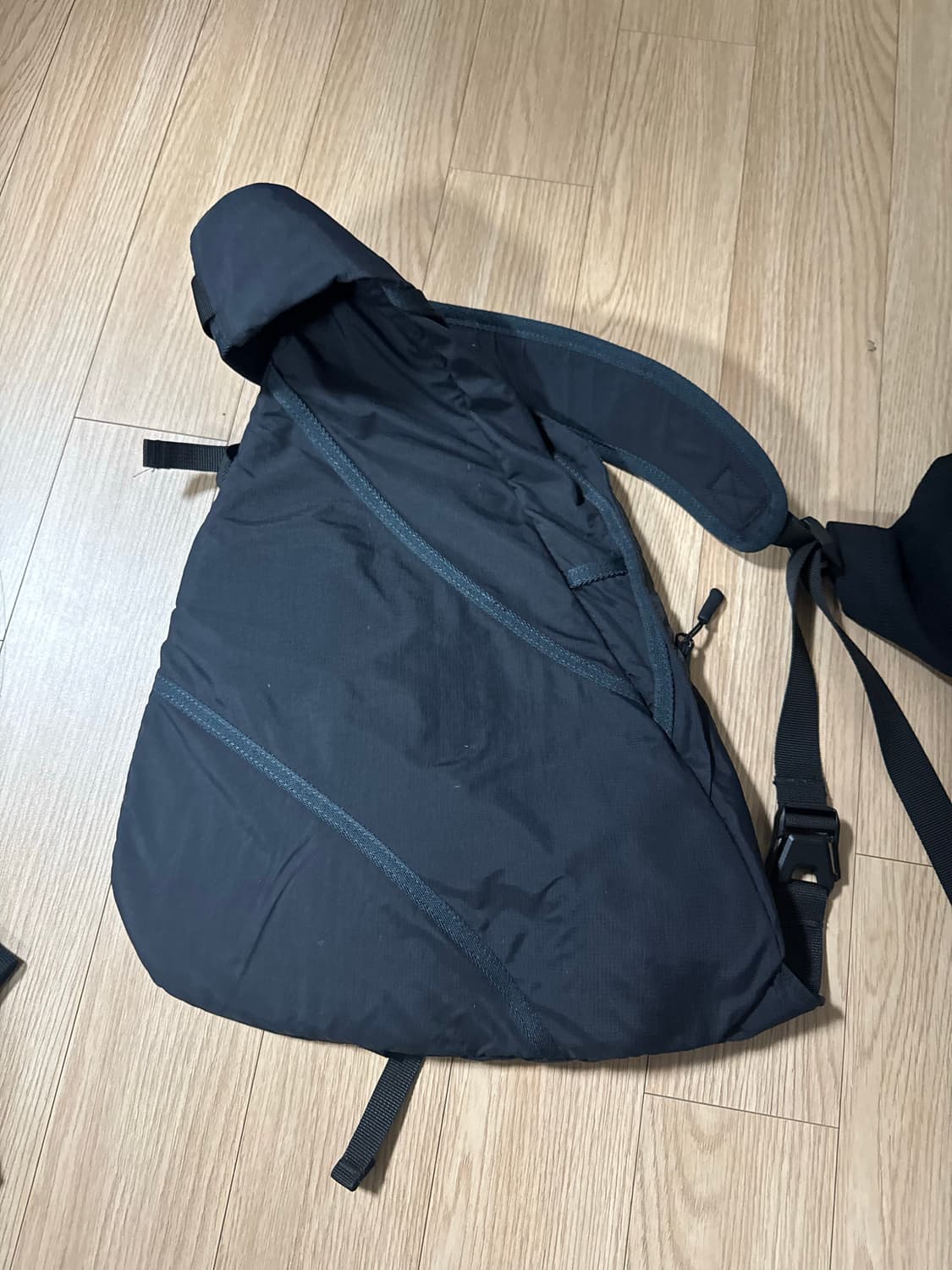 산산기어 슬링백 블랙 상품이미지2