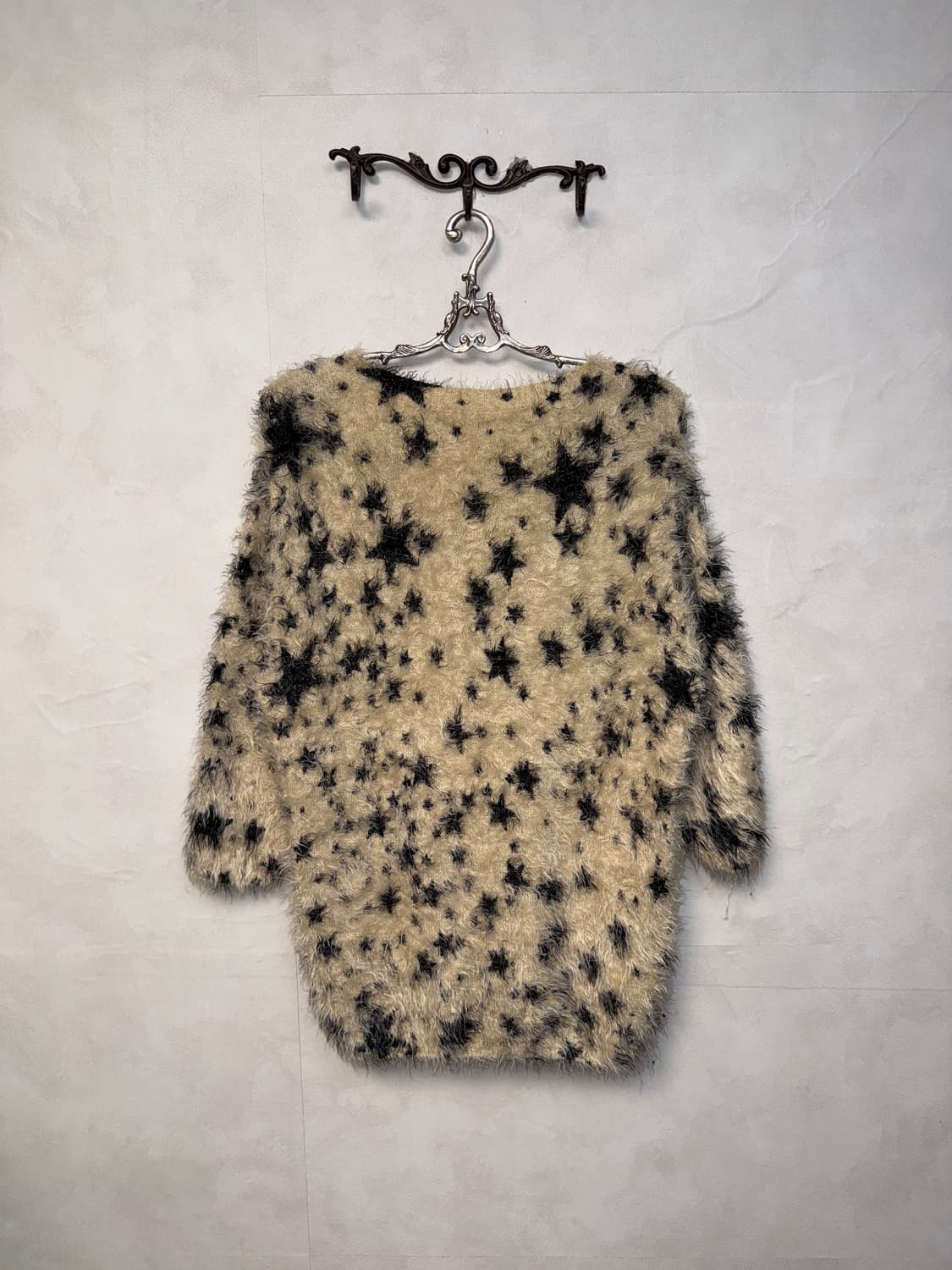 Beige black grunge star fur knit 상품이미지5