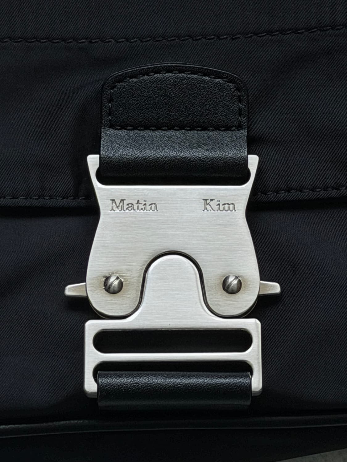 Matin Kim 빅 버클백 블랙 상품이미지2