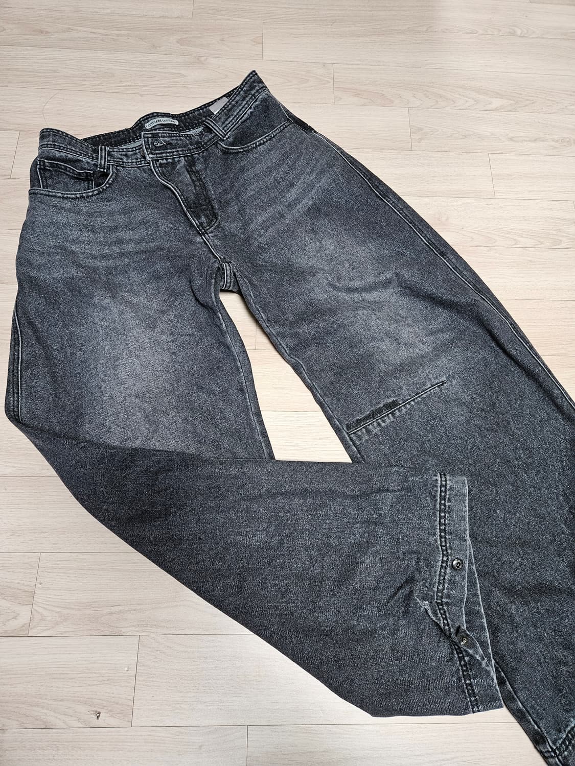 애티튜드 애티튜드 커브드 워싱 와이드 데님 팬츠 (블랙) 상품이미지2