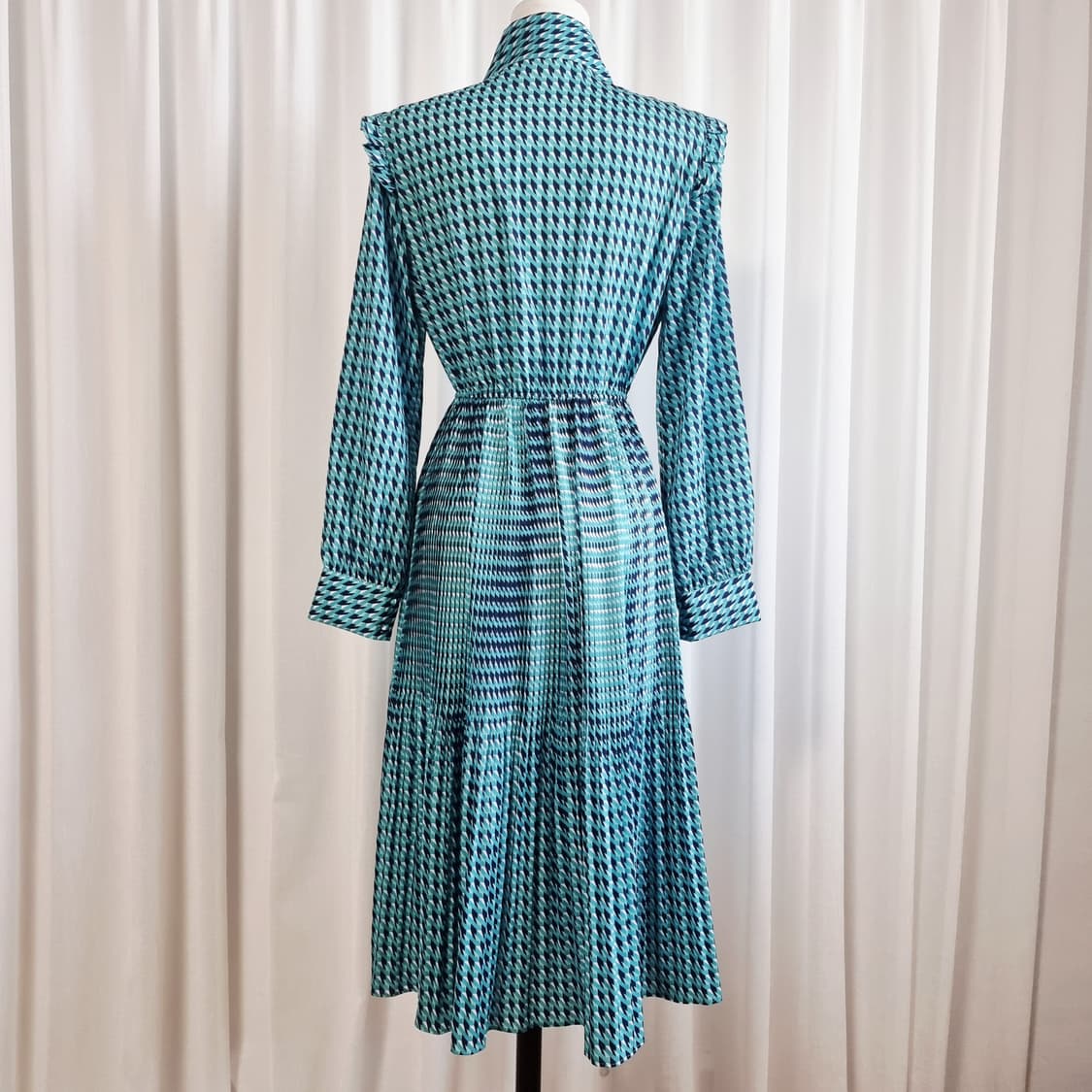 듀엘 DEWL 리본타이 플리츠 패턴 원피스 (55) 상태완벽 상품이미지3