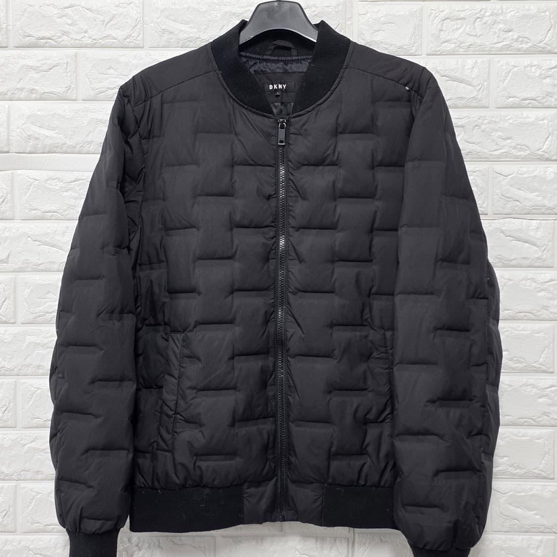 택포// DKNY 블랙 패딩 M 상품이미지1