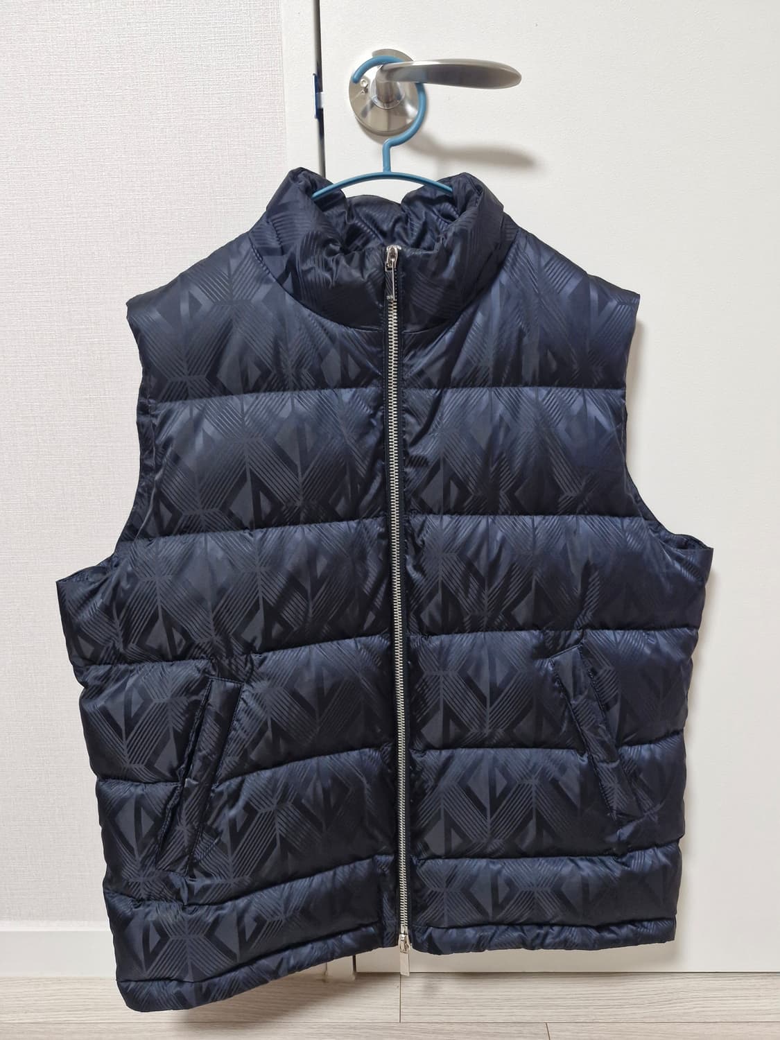 디올 다이아몬드 패딩조끼 54 팝니다. 상품이미지1