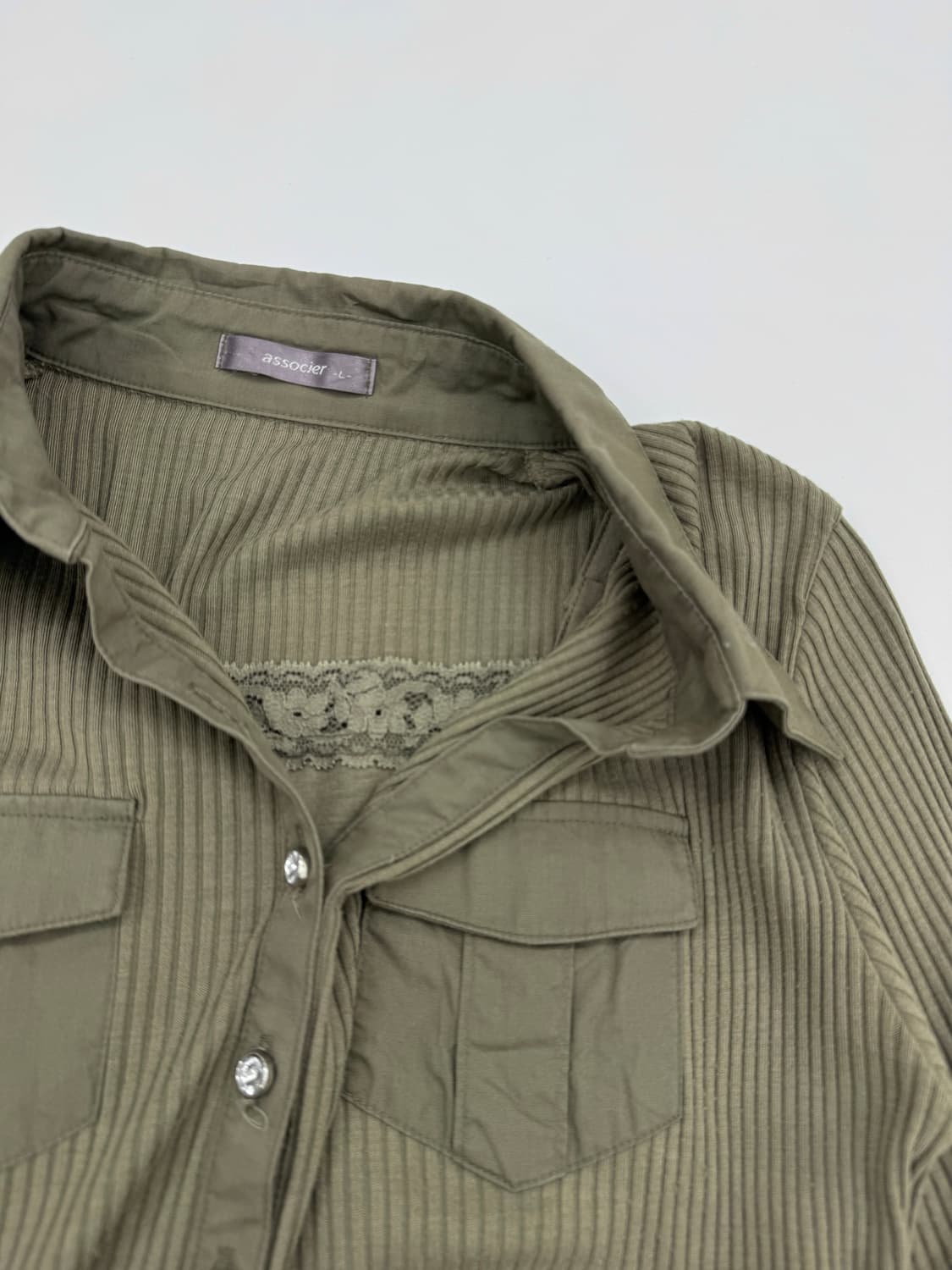 빈티지 associer 카키 포켓 라인 하프단추 긴팔티 상품이미지4