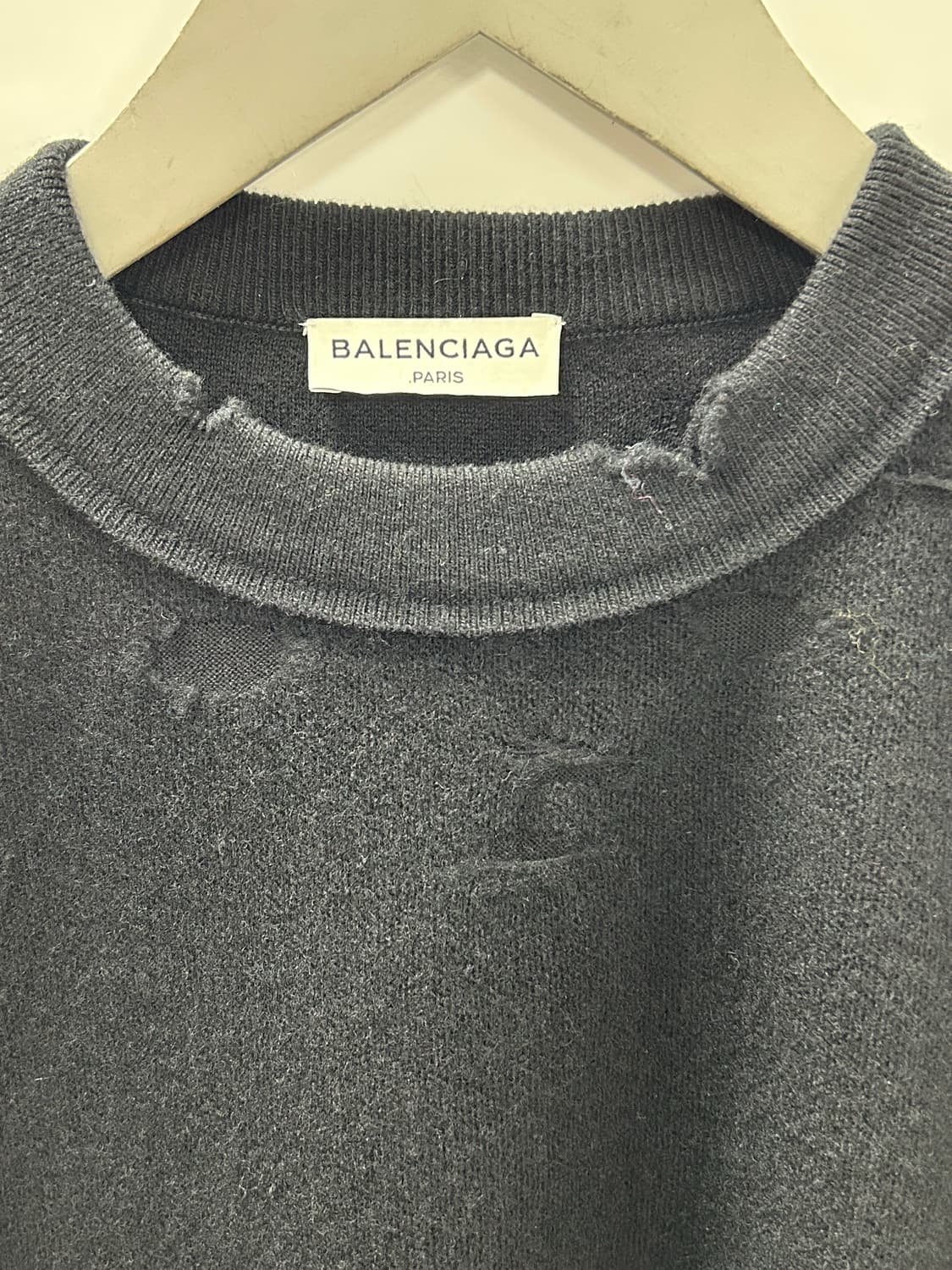 Balenciaga Distressed Sweater [16FW] 상품이미지3