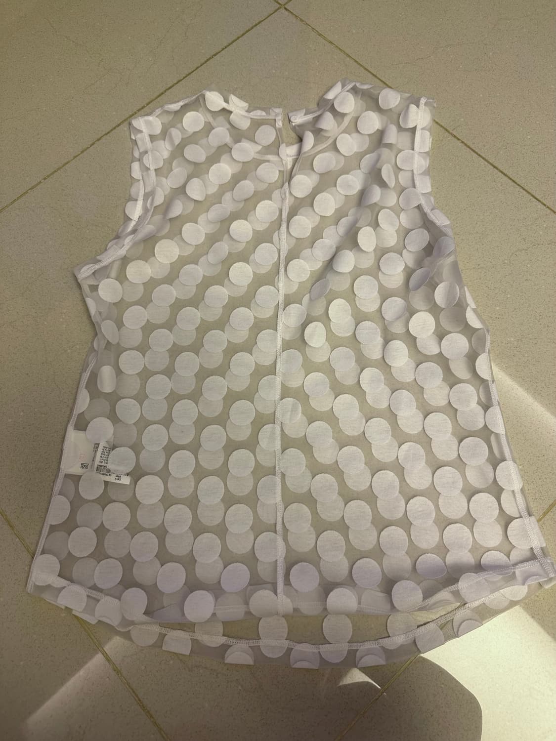 [새상품.정가35] KUHO 화이트 도트 시스루 탑 구호 상품이미지4