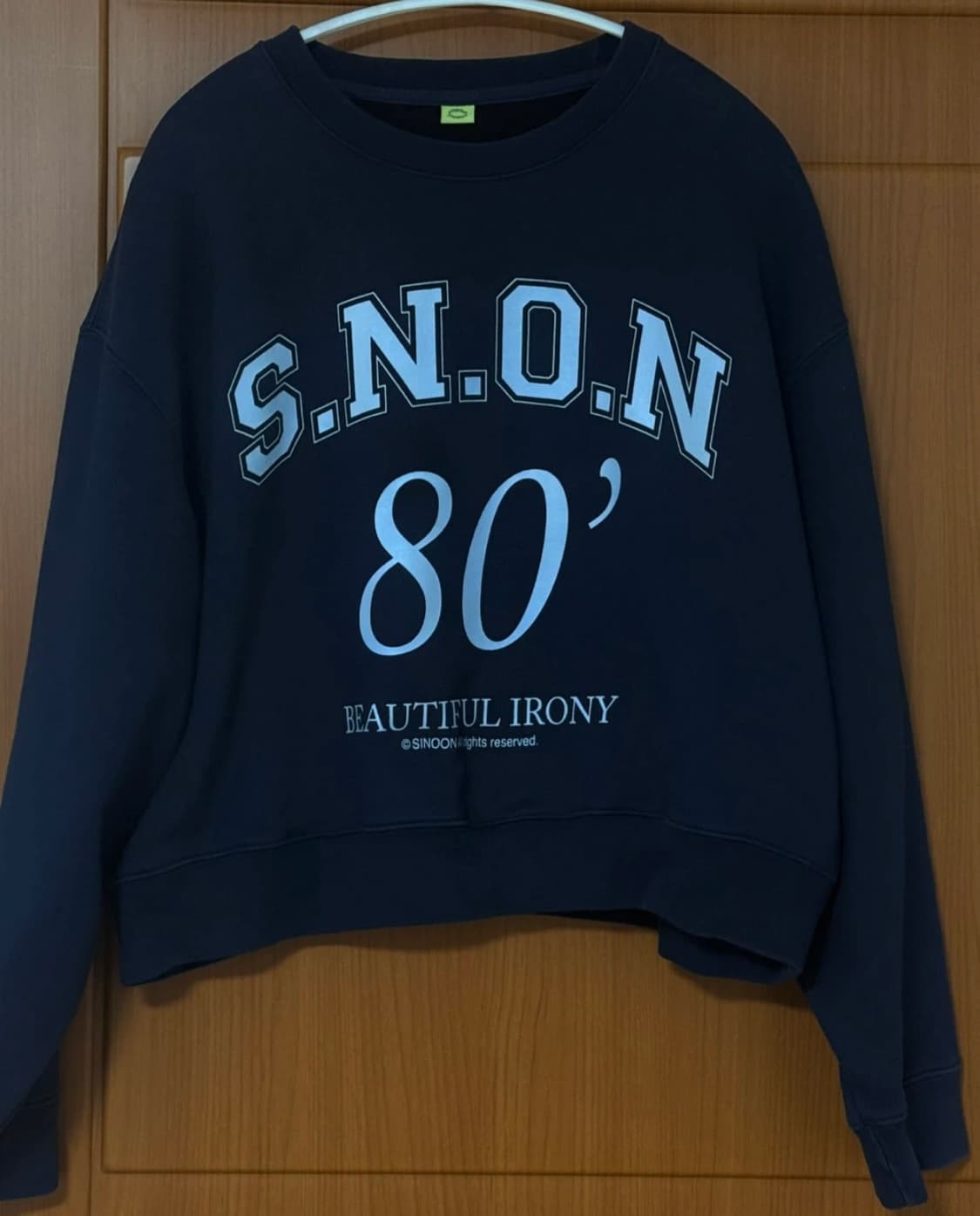 시눈 크롭 맨투맨 네이비 상품이미지3