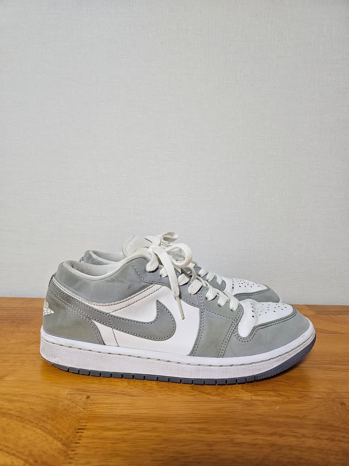 [정품/세탁완료] 나이키 우먼스 에어 조던 1 로우 '울프 그레이



 상품이미지3