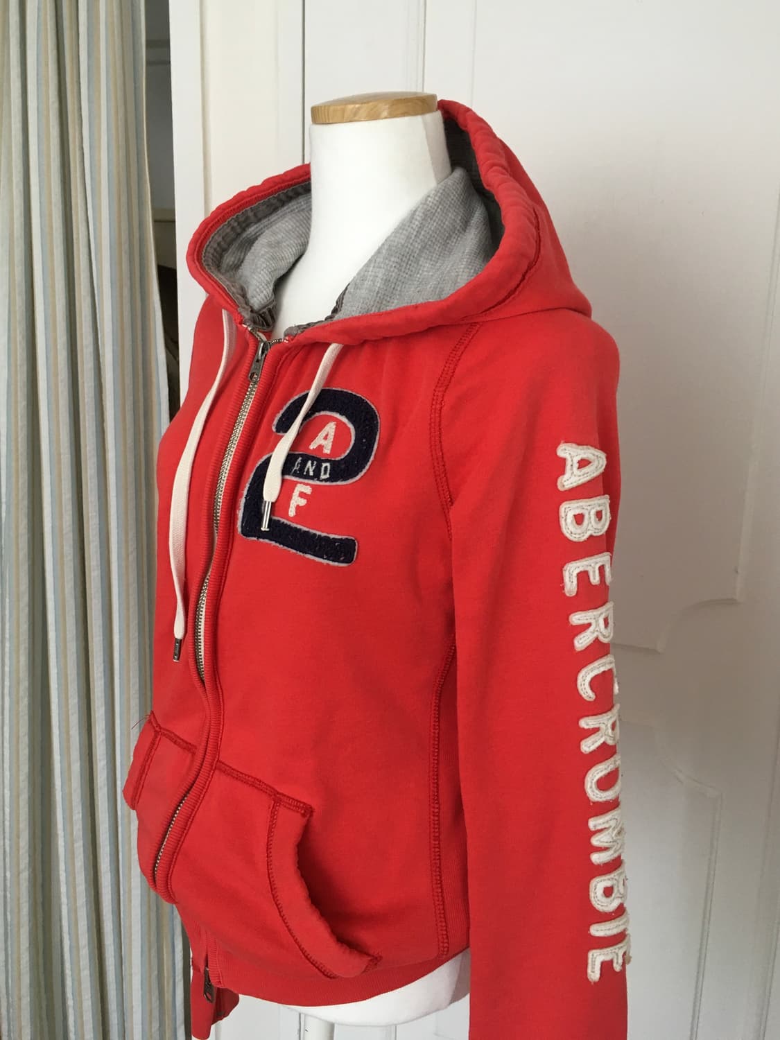 아베크롬비 빈티지 자수 로고 후드집업 레드 상품이미지2