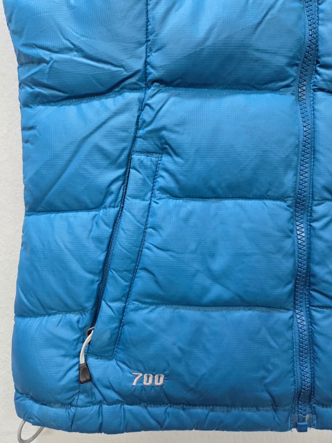 노스페이스 1211-9. 700 패딩 조끼 블루 80 쥬니어겸용 상품이미지3