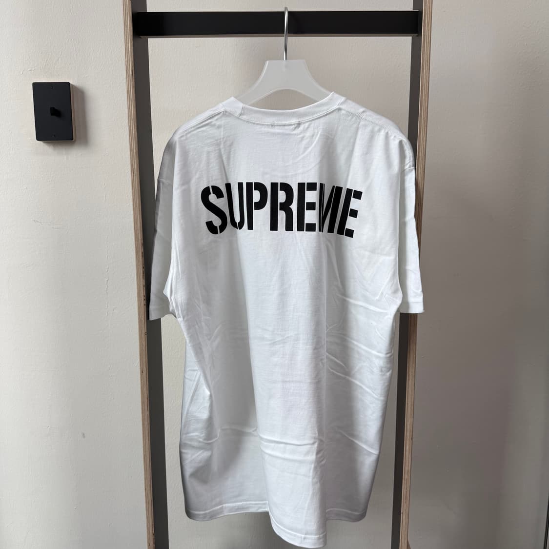 슈프림 로고 월드 페이머스 반팔 티셔츠 2컬러 상품이미지3