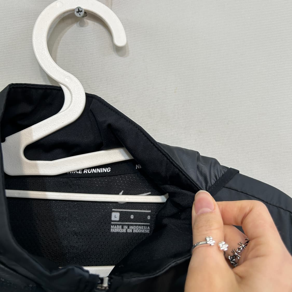 나이키 여성 러닝 바람막이 L 90 상품이미지2