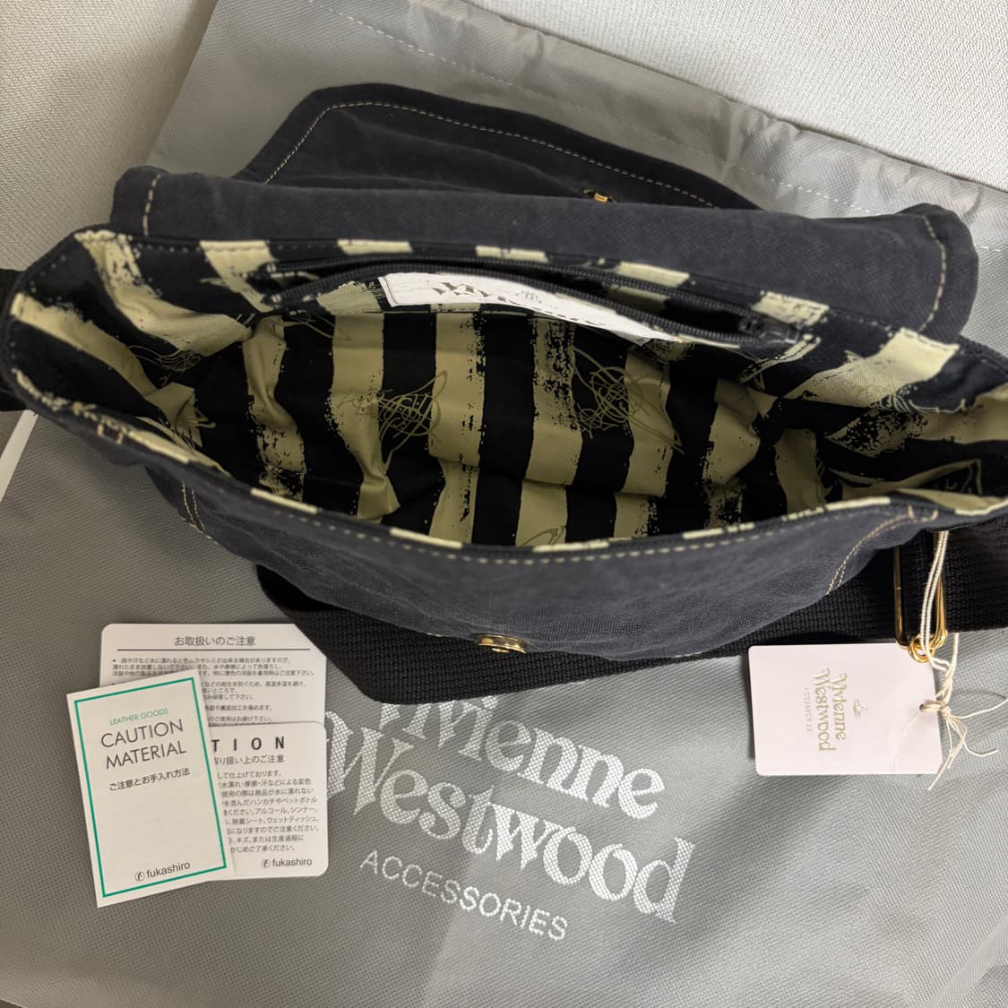 비비안웨스트우드 캔버스 크로스 숄더백 상품이미지6