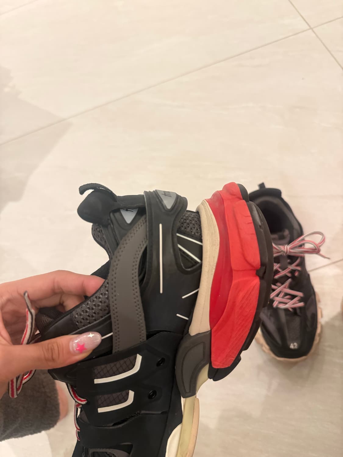 발렌시아가 트랙 스니커즈 42사이즈 상품이미지4