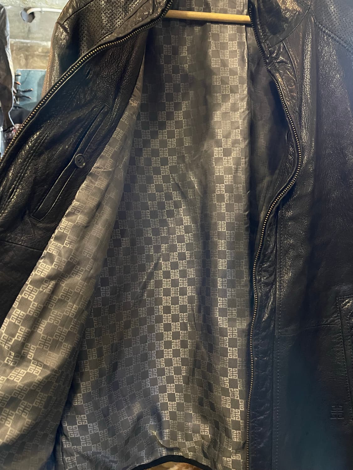 지방시 하프넥 펀칭디테일 양가죽 자켓 블랙 상품이미지6