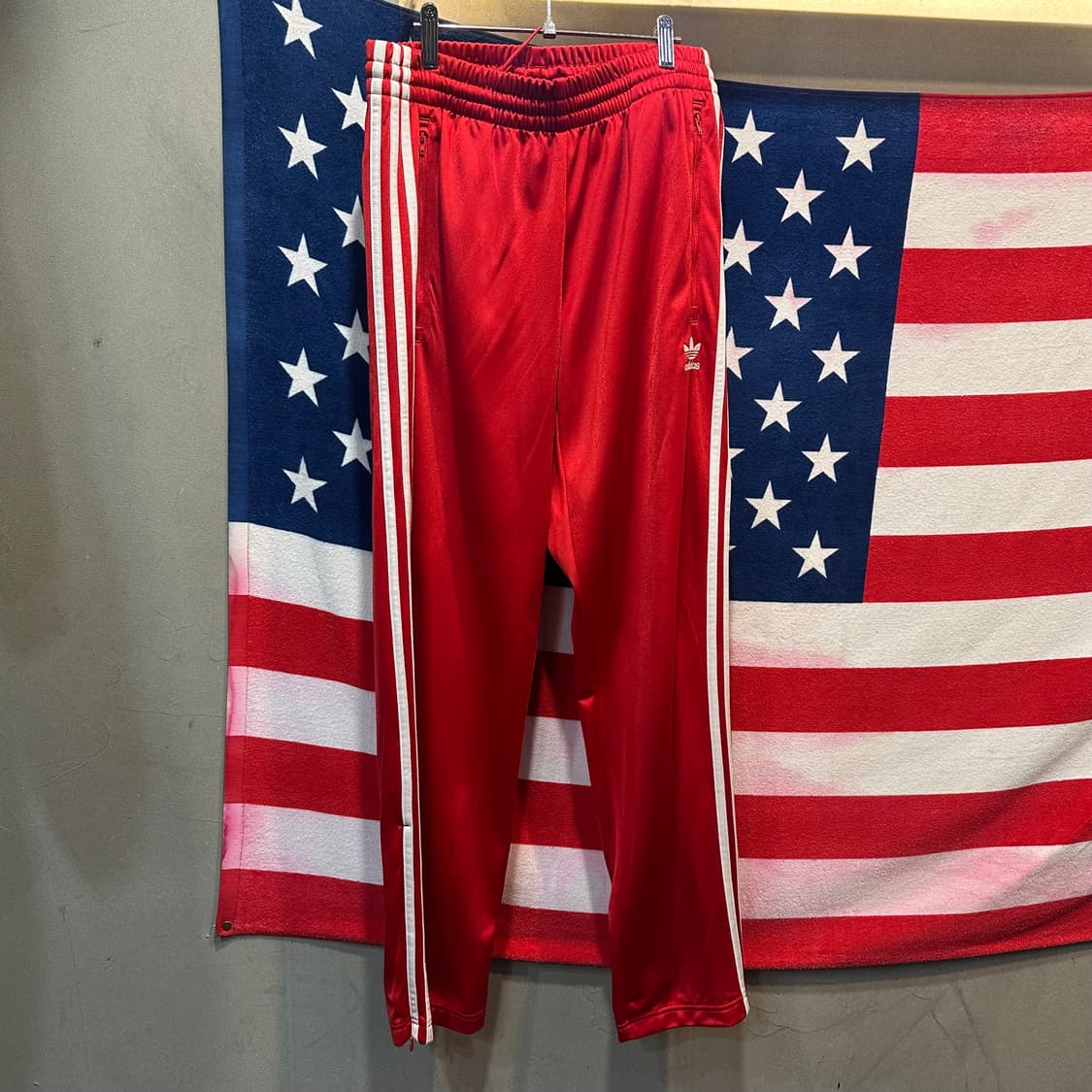 아디다스 레드트랙 팬츠 상품이미지1