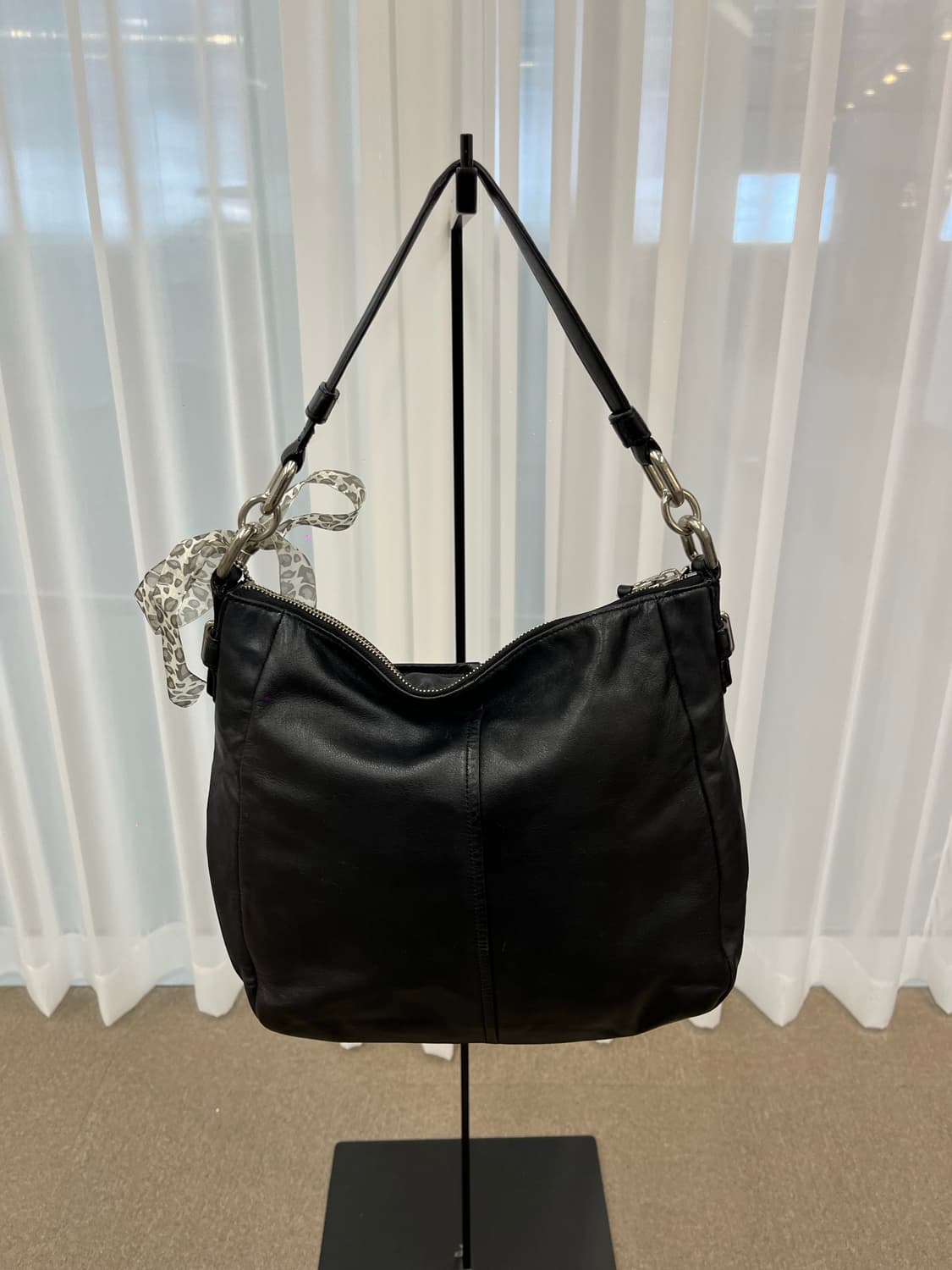 Coach Black Paper Shoulder Bag 상품이미지8