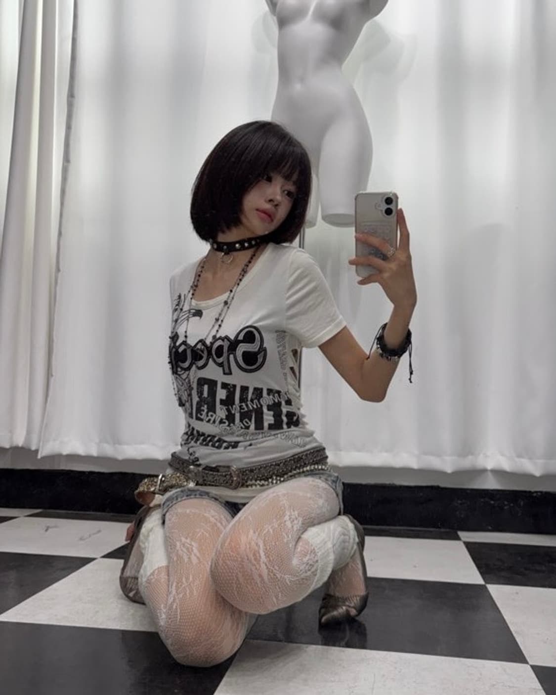🎸화이트 프린팅 백 디테일 티셔츠🎸 상품이미지4