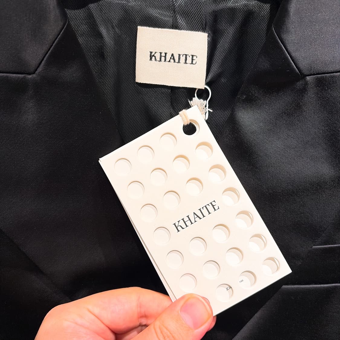 (정품/새상품) KHAITE 케이트 여성 블랙 새틴 더블 블레이저 자켓  상품이미지2