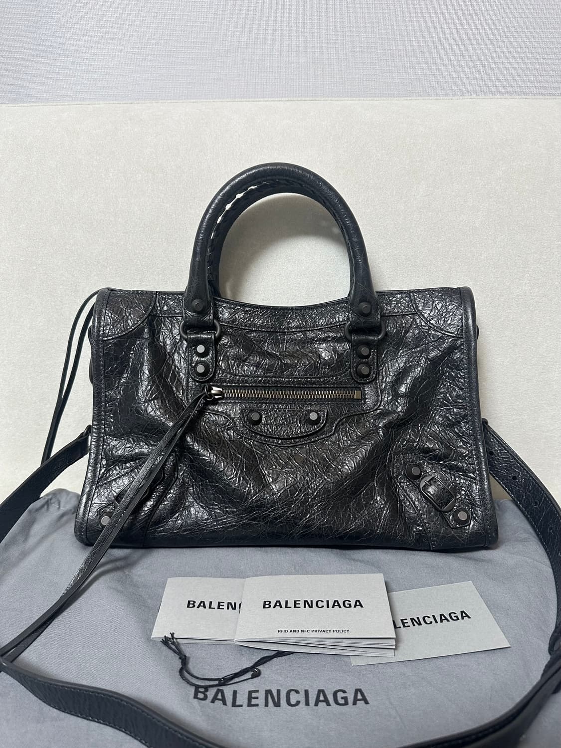 [새상품급 정품] 발렌시아가 르 시티 모터백 스몰 블랙 상품이미지1