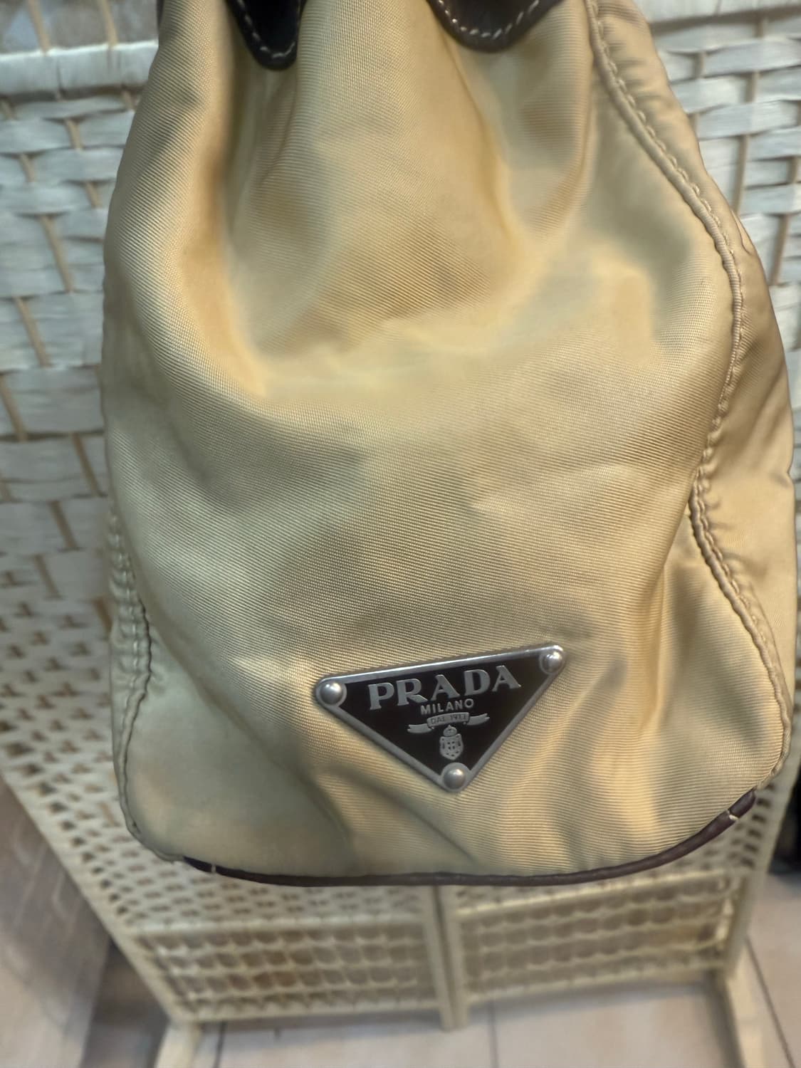 정품 프라다 테수토 포코노 레더 버클 바켓트백 팝니다 상품이미지5