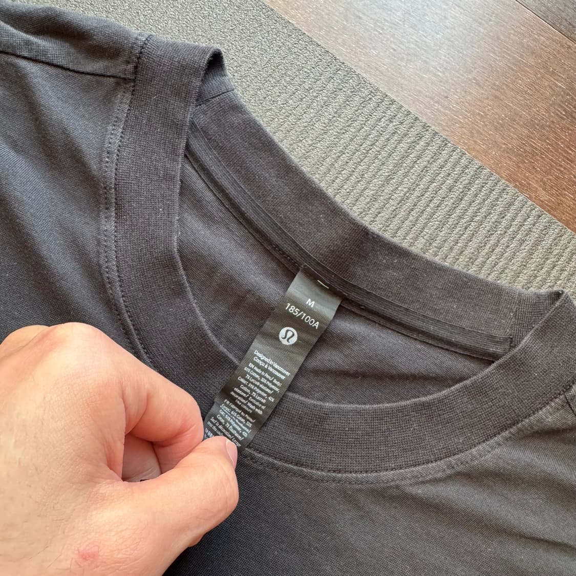 룰루레몬 제로드 인 티셔츠 남성 m 사이즈 판매합니다. 상품이미지4