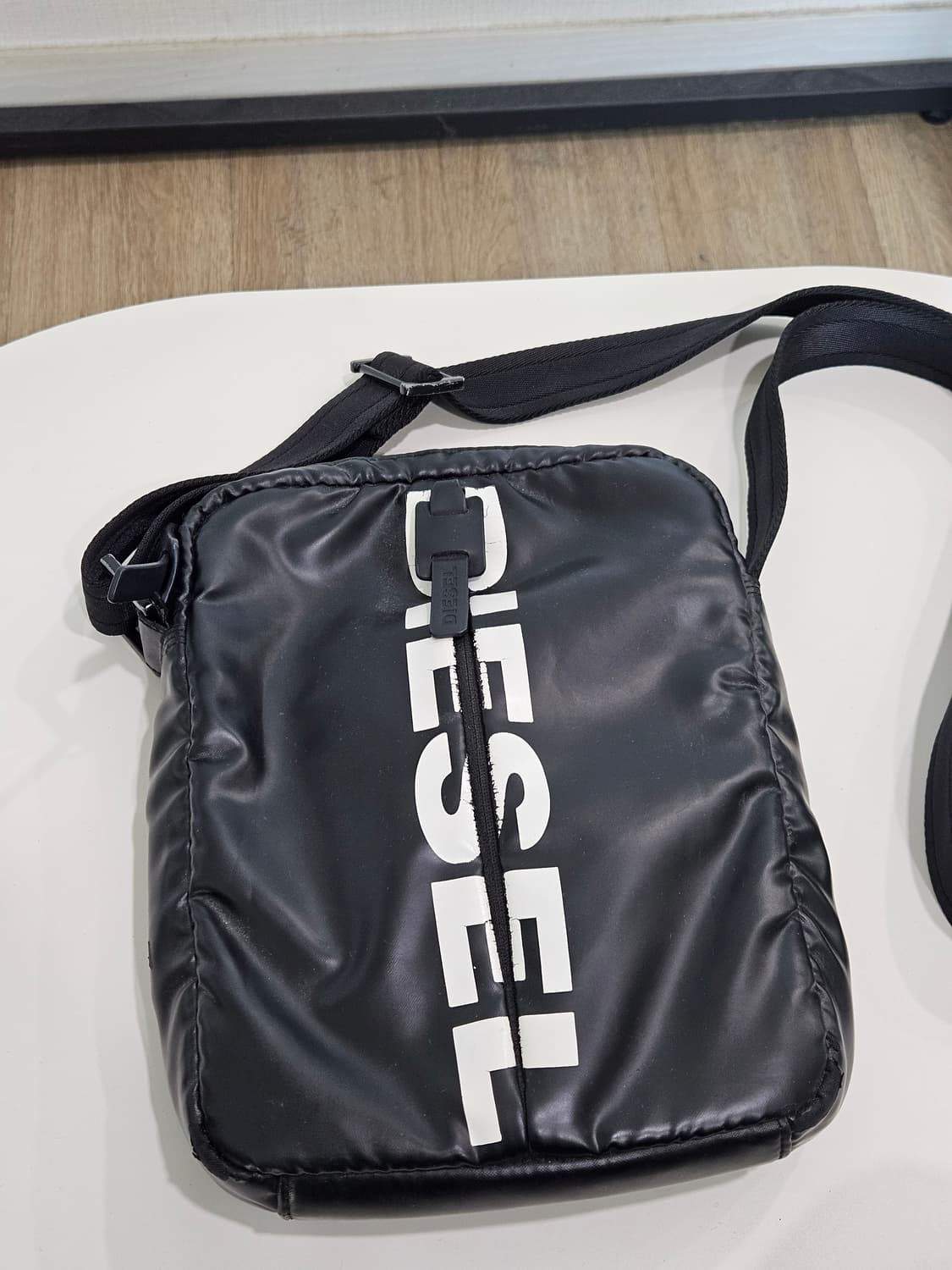 디젤 블랙 크로스백 상품이미지2