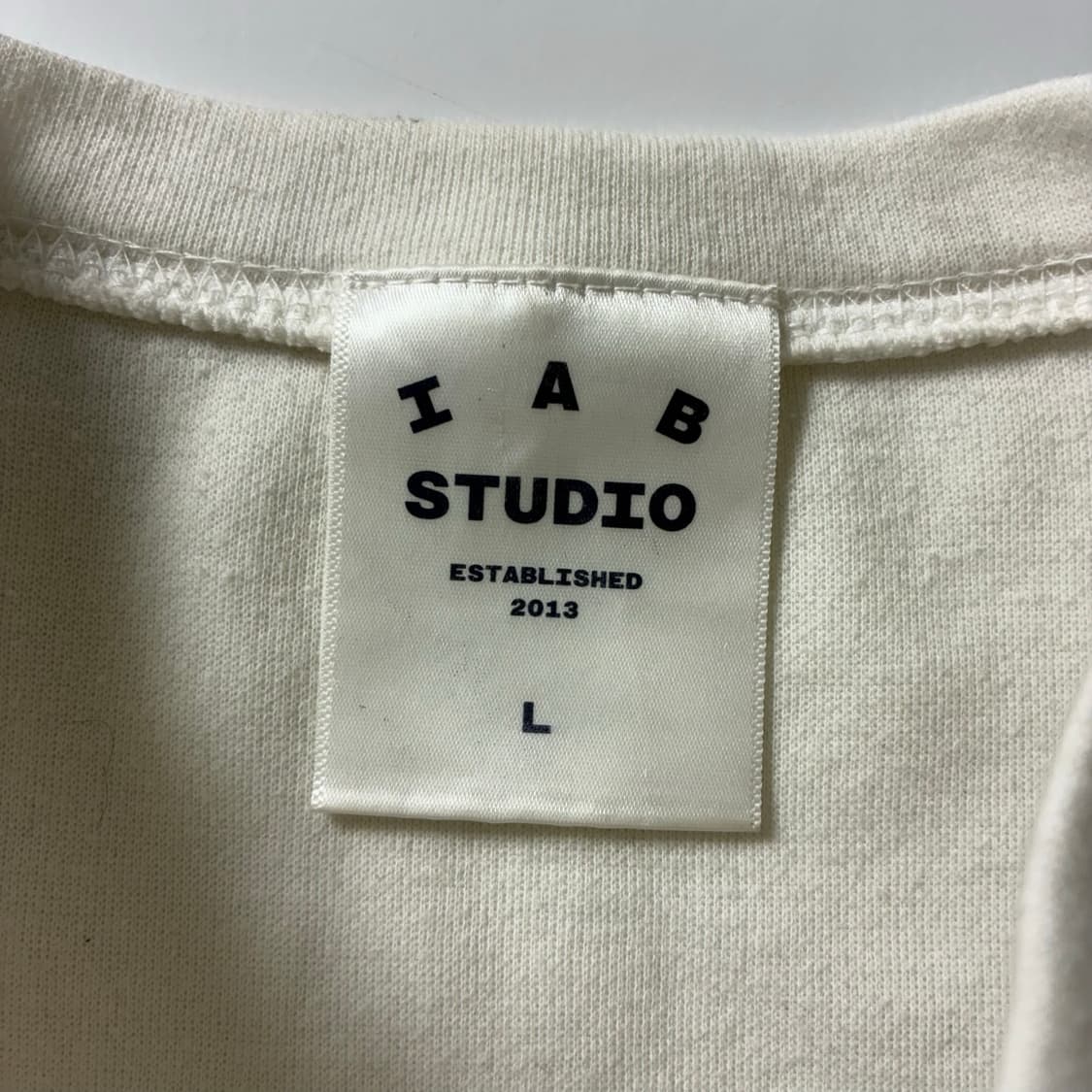 IAB studio   아이앱 스튜디오 스펠아웃 화이트 반팔티 상품이미지6