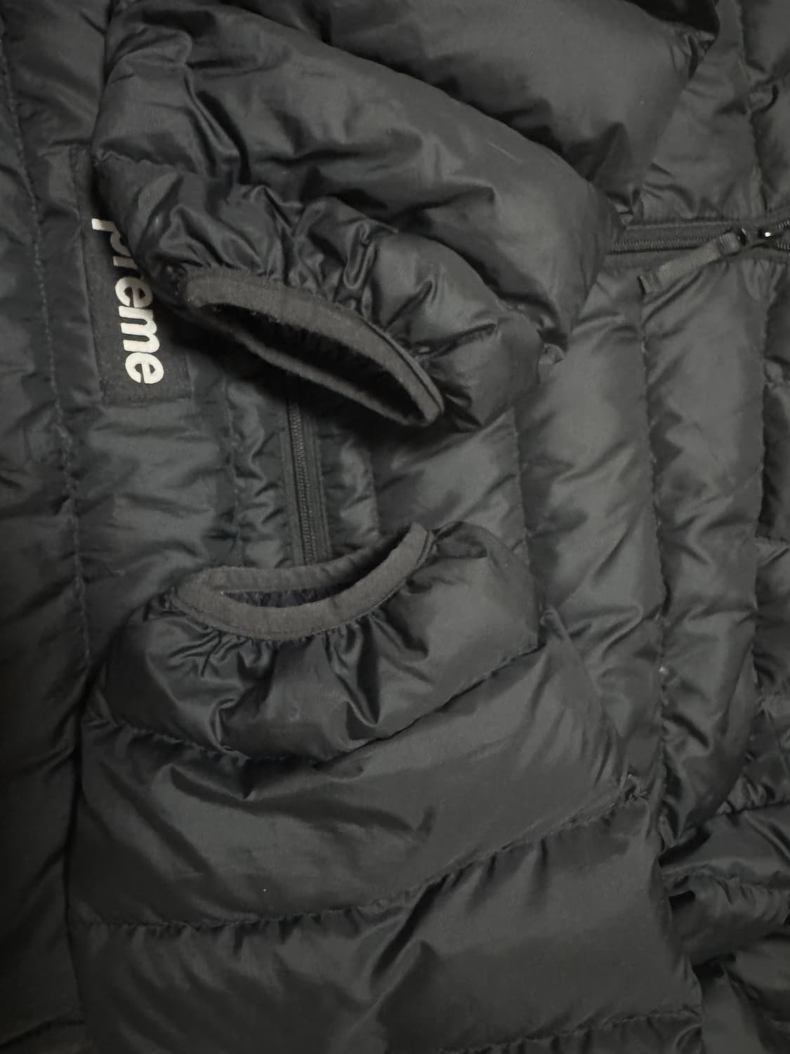 슈프림 마이크로 다운 하프집 후드 풀오버 블랙 24fw 상품이미지3