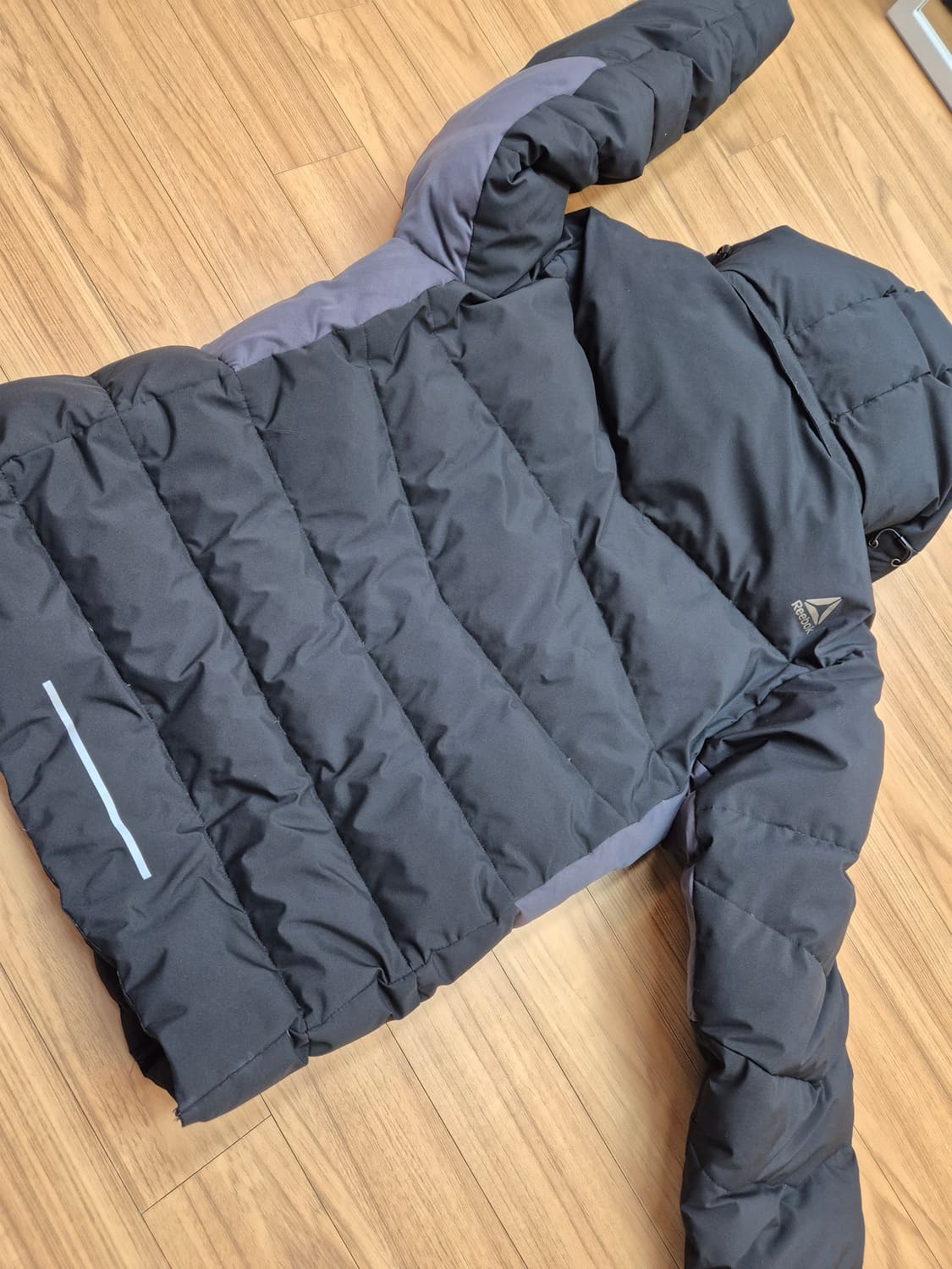 리복 남성 패딩 블랙 XL사이즈 판매합니다. 솜털 70이라 가볍고 따뜻하 상품이미지2
