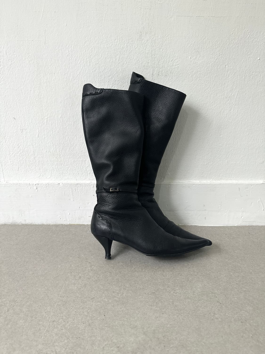 펜디 2000s 벨트 스트랩 나이프힐 레더 롱부츠 상품이미지1