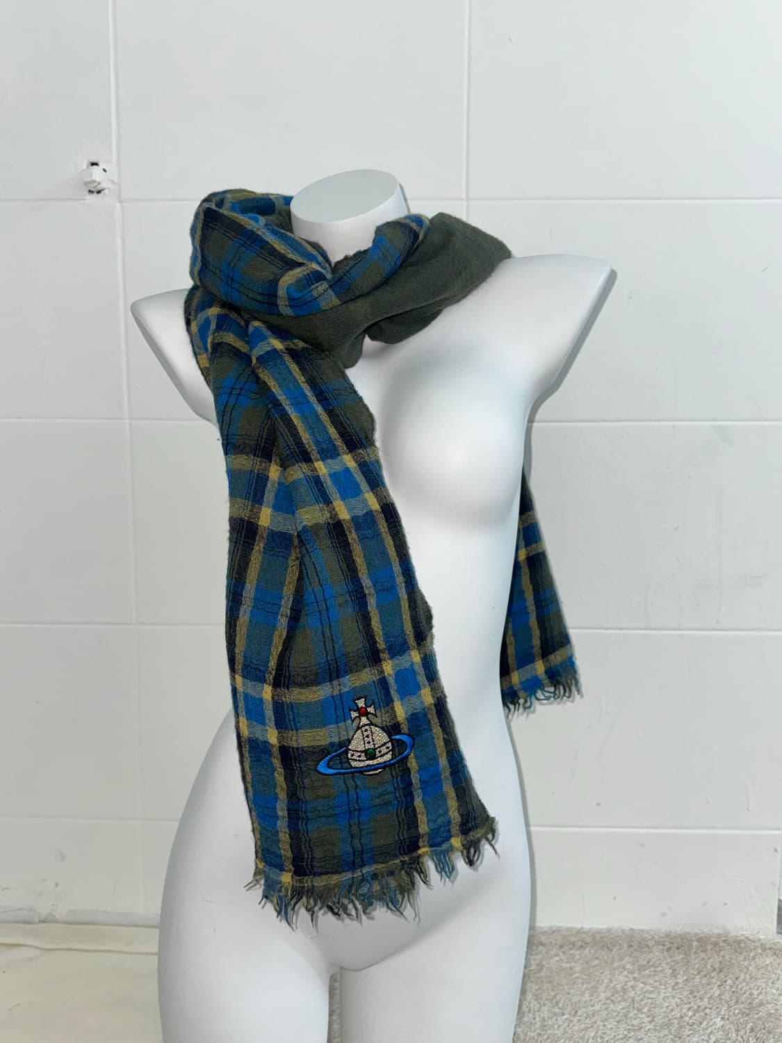 비비안웨스트우드 블루 캐캐체 가디언깔 유카리깔 자수 디테일 머플러  상품이미지1