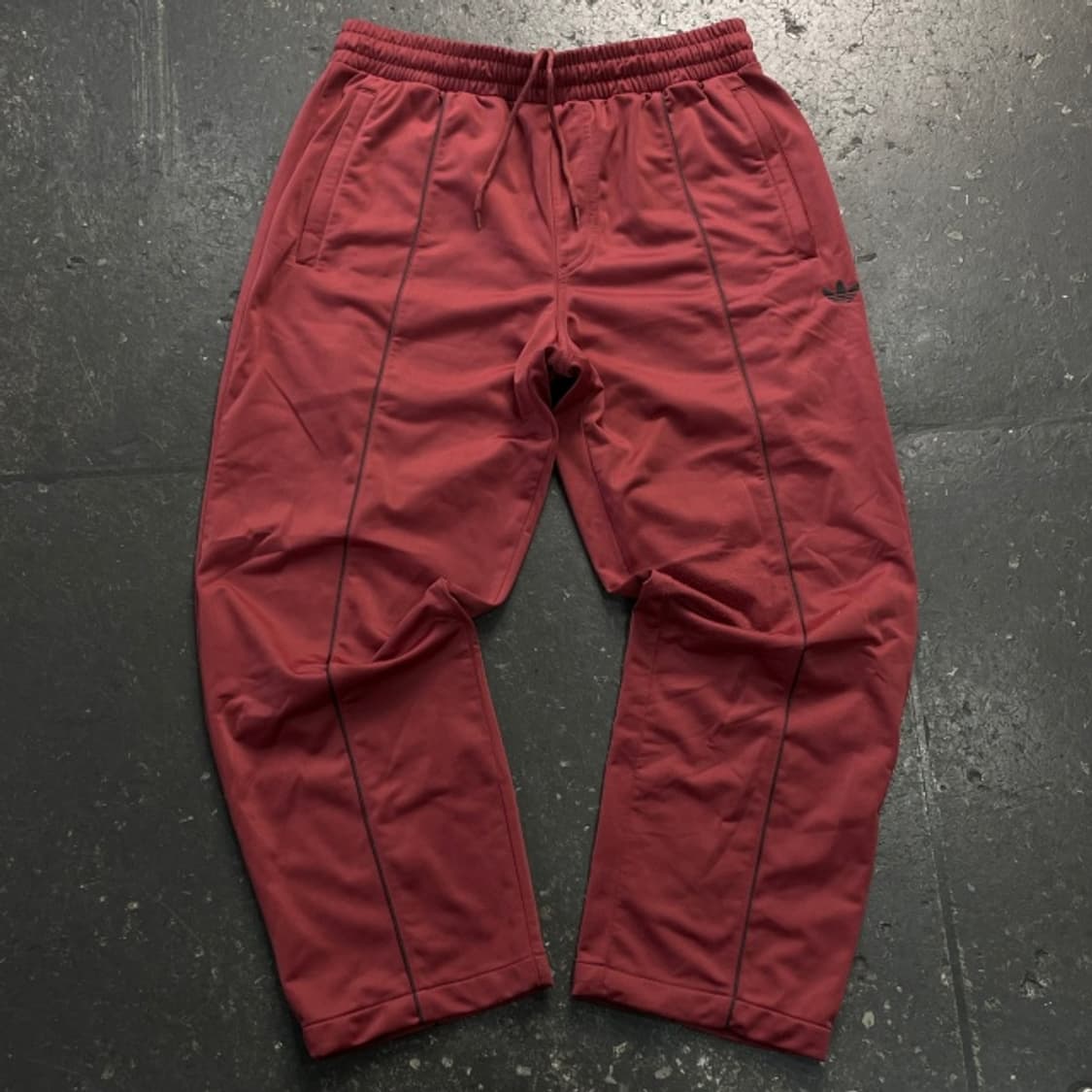 100 아디다스 버건디 핀턱 팬츠  상품이미지1